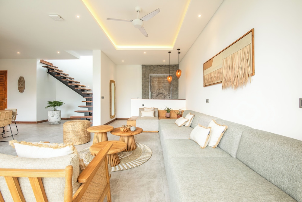 Coastal Comfort: Cozy 4BR Villa, 5 Min Walk to Finns Beach