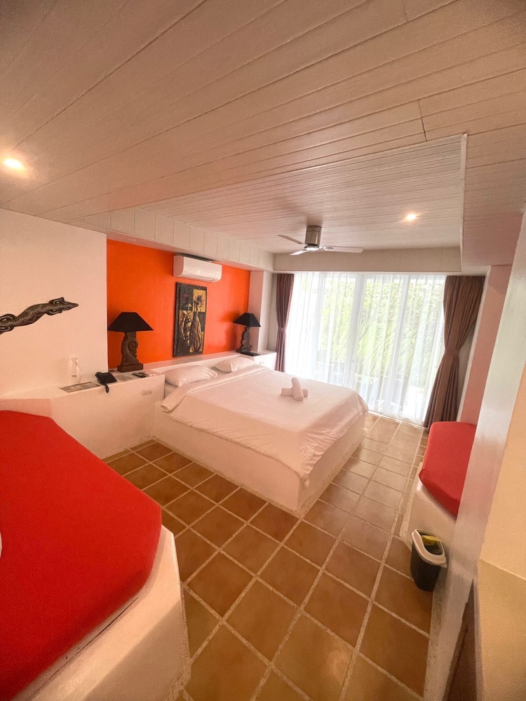 Calypso Beach & Dive Resort