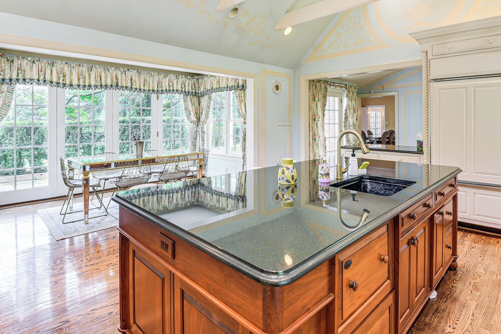 16 Mi to Baltimore: Spacious Home in Owings Mills!