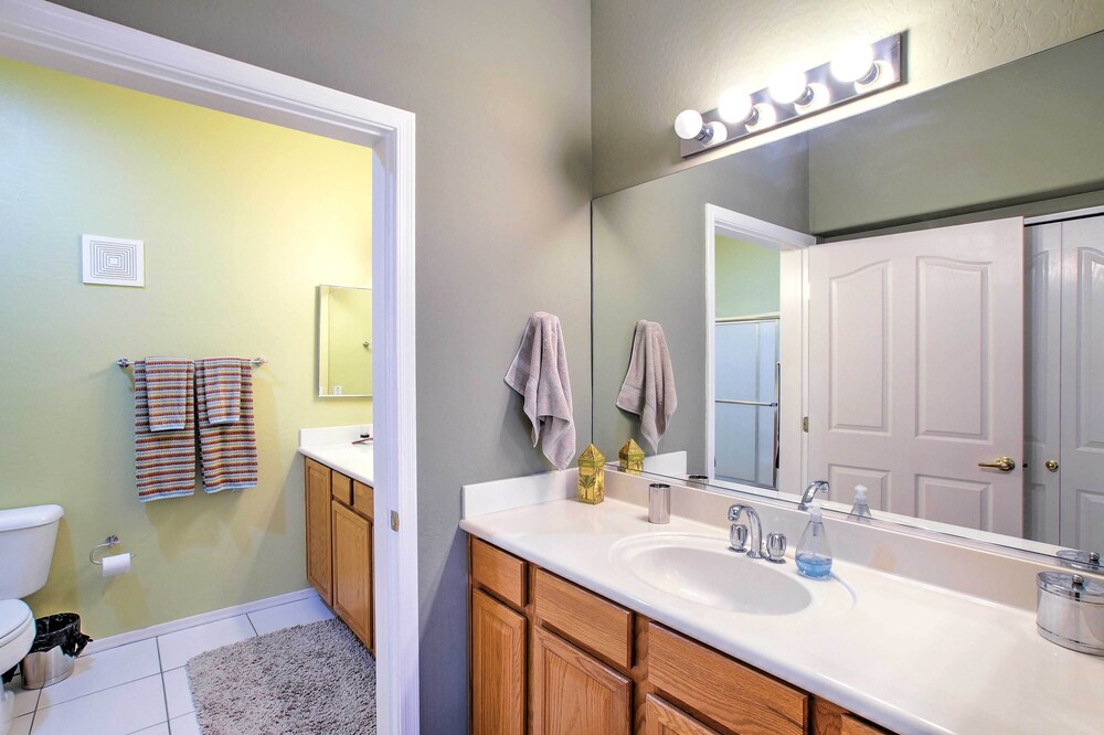 Lovely Condo w/ Balcony < 3 Miles to Parks + Golf!