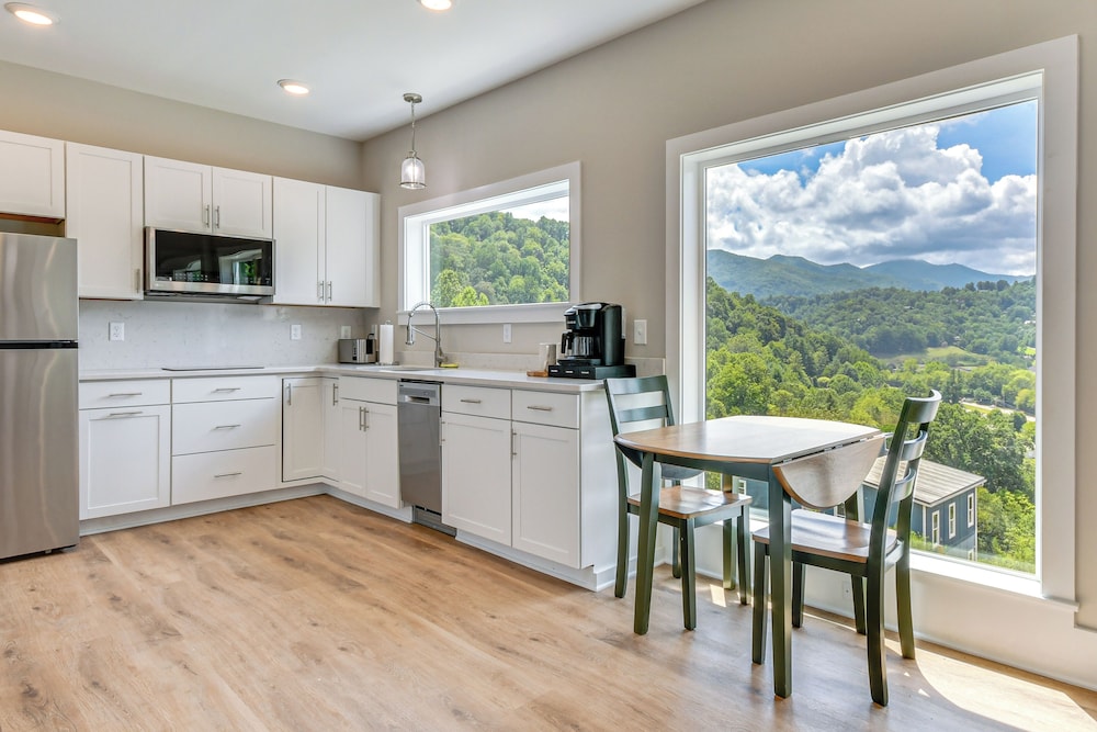 Near Hiking: Mtn-view Maggie Valley Escape!