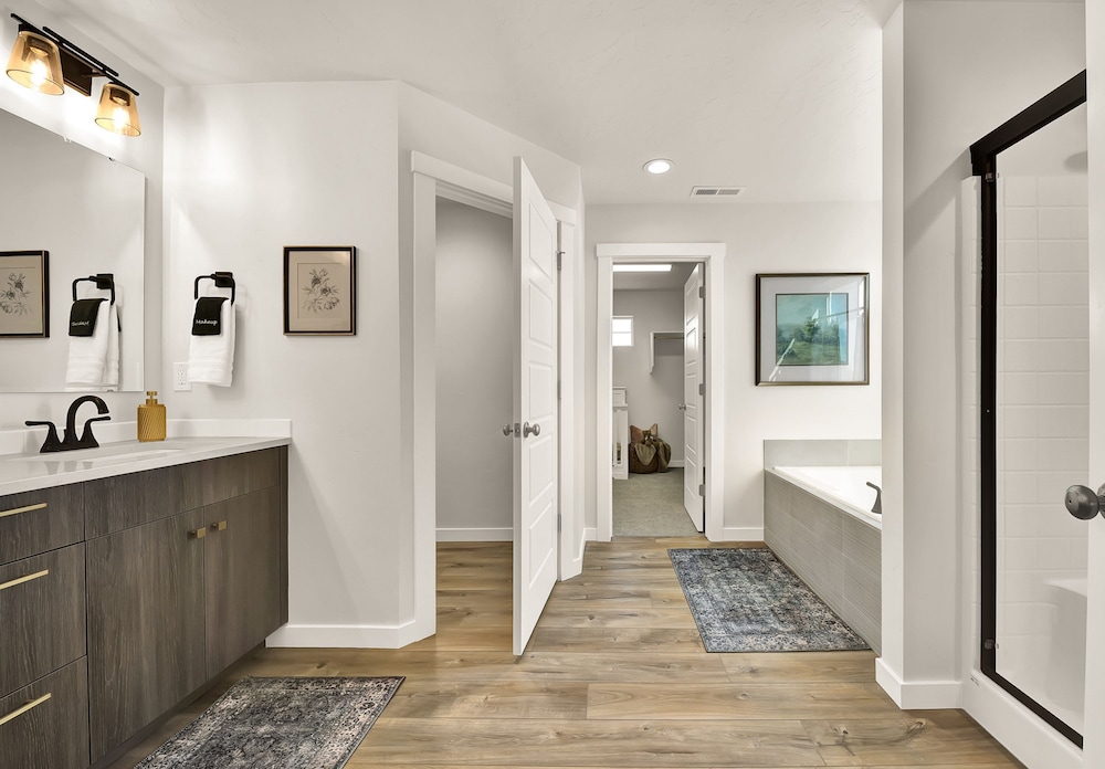 Spa Nights Game Room Fun Luxe 5BR Sleeps 17