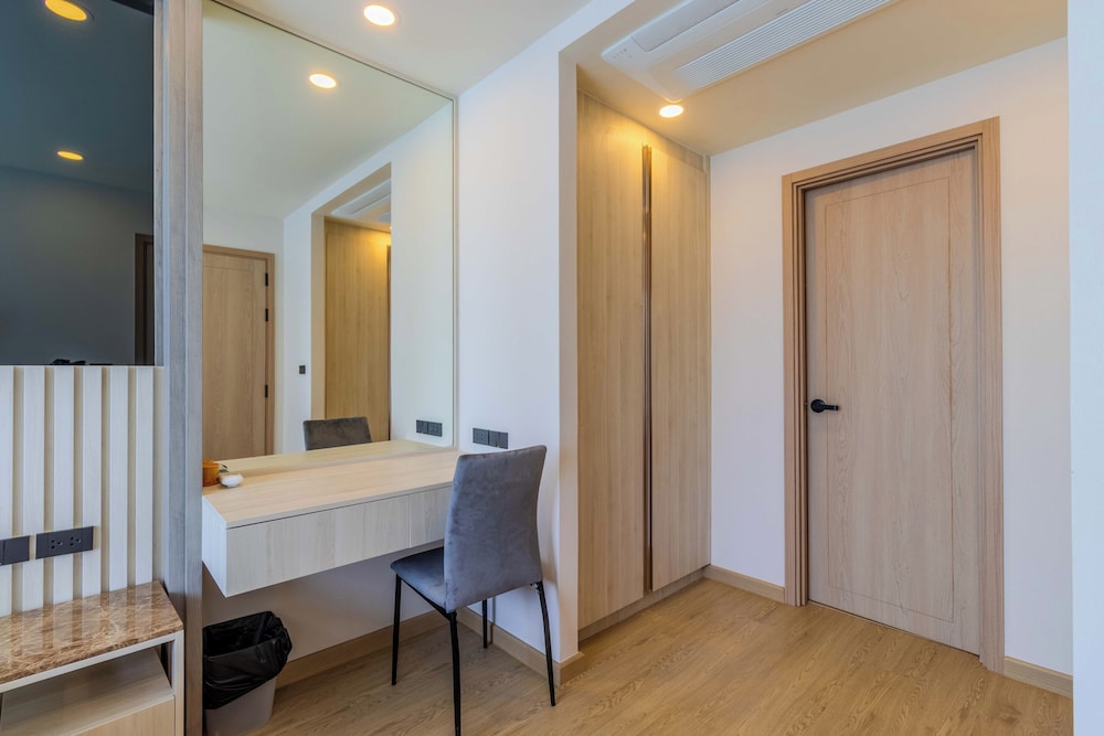 Prime Location 1BR Near Beach Club C240