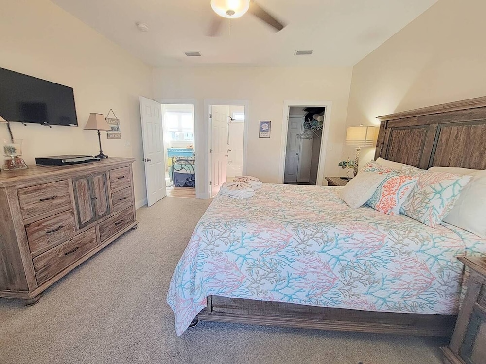 Whispering Palms 4 Bedroom Home by RedAwning view 3