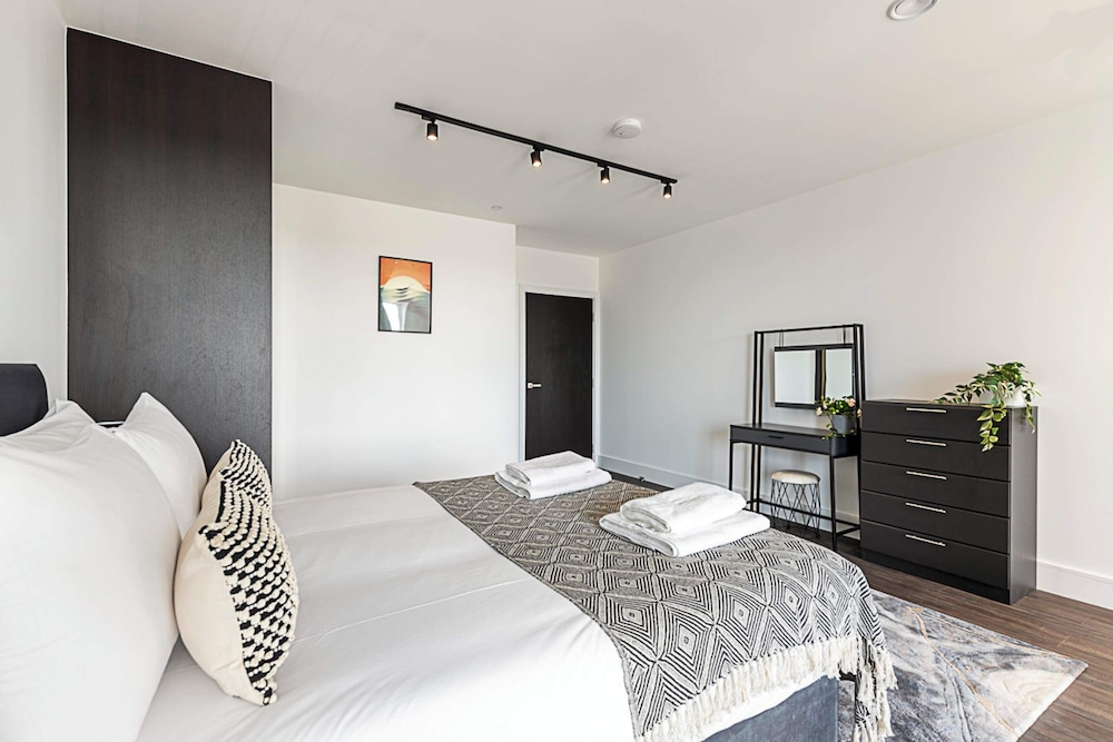 Sky-high Apartment With Modern Decor