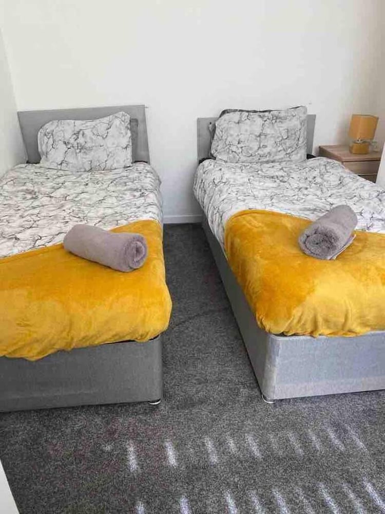 2 Bed House Near Anfield Stadium view 3