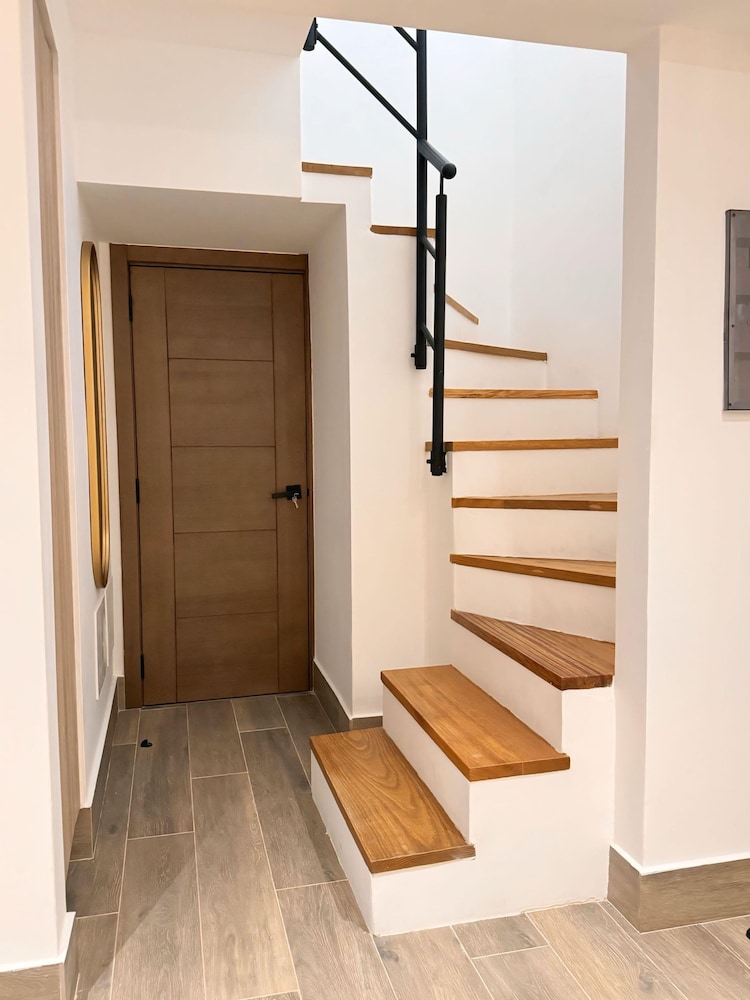 4 Guests 2 Bedrooms Terrace and Shared Pool