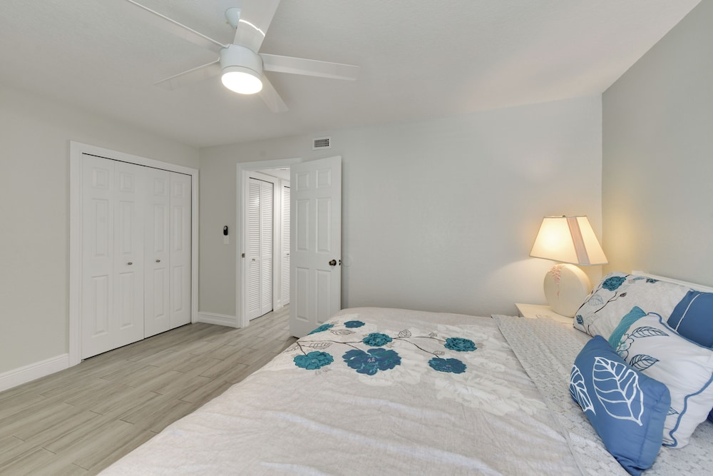3 Mi to Siesta Key Beach: Condo w/ Heated Pool!