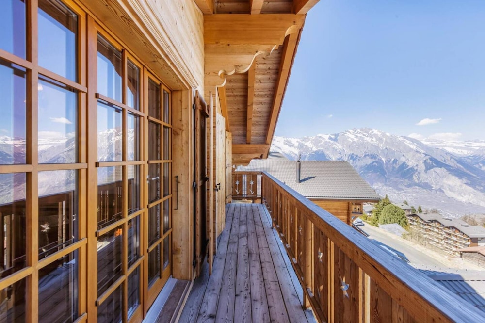 Luxury 10 pax Chalet With Incredible Views Garage