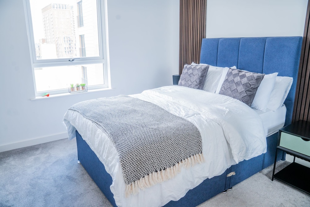 Salford City Heaven - Modern 2 Bedroom Apartment view 4