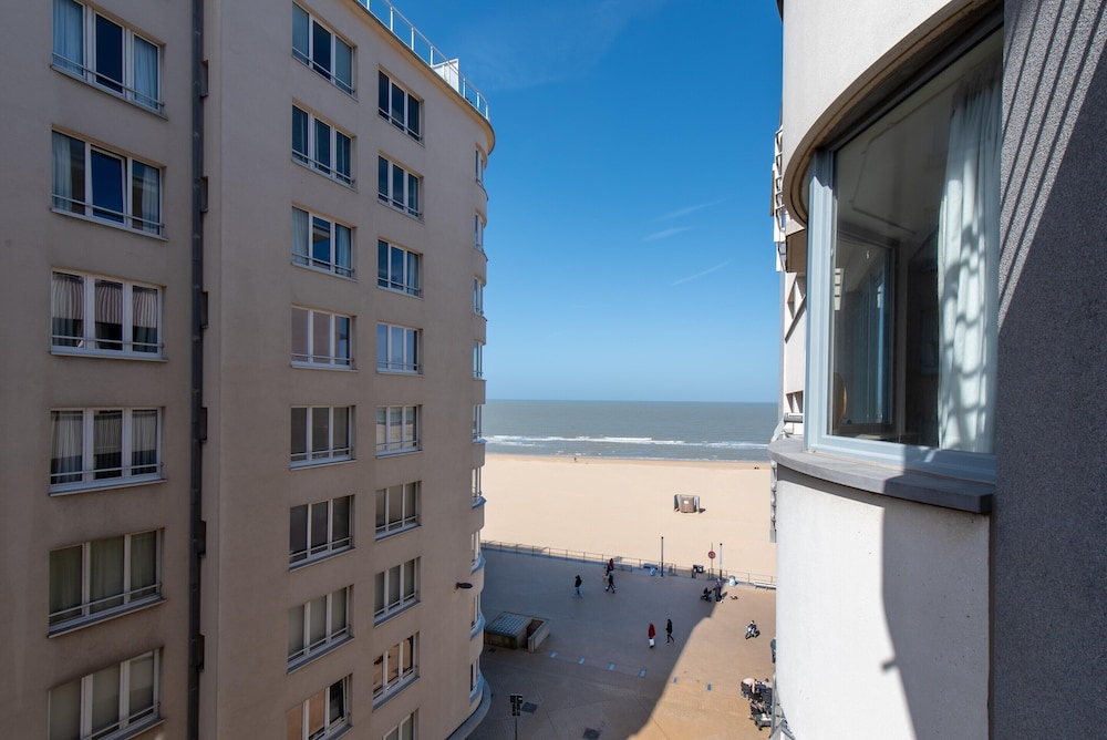 Apartment With Terrace and Side sea View