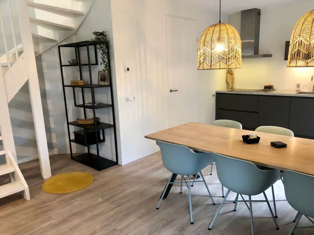 Beautiful Lodge for 5-person Near the Beach