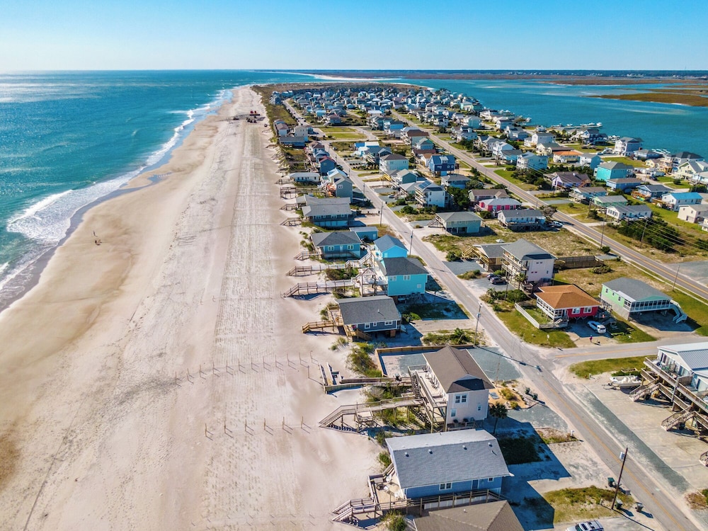 Sea Paradise Cottage by Topsail Realty