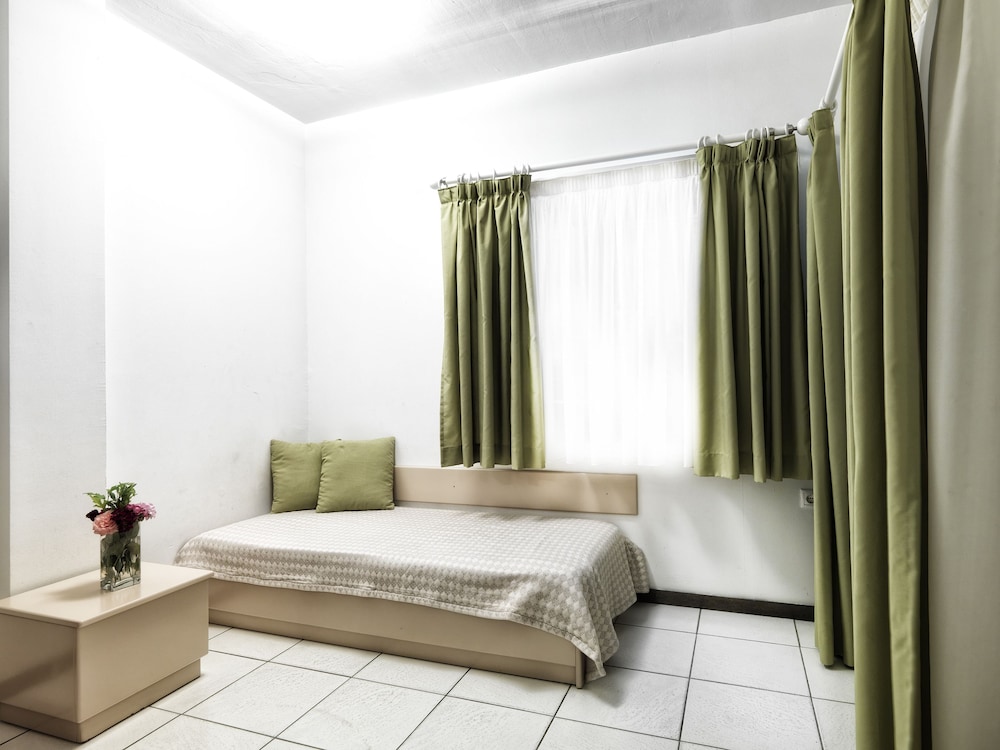 Elia Apartments
