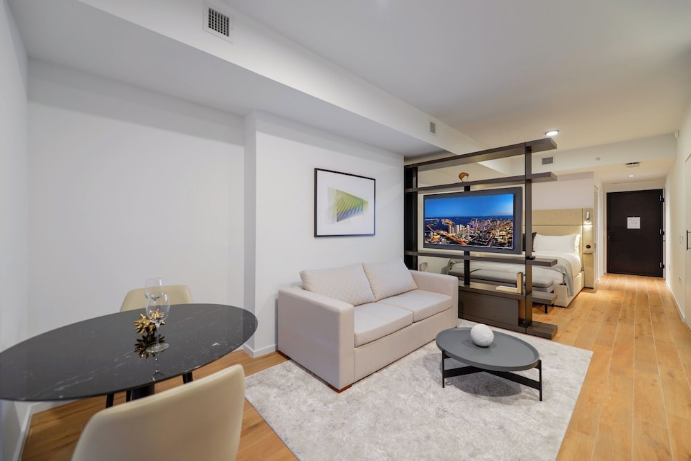 Luxury Studio Near from Bayfront Park