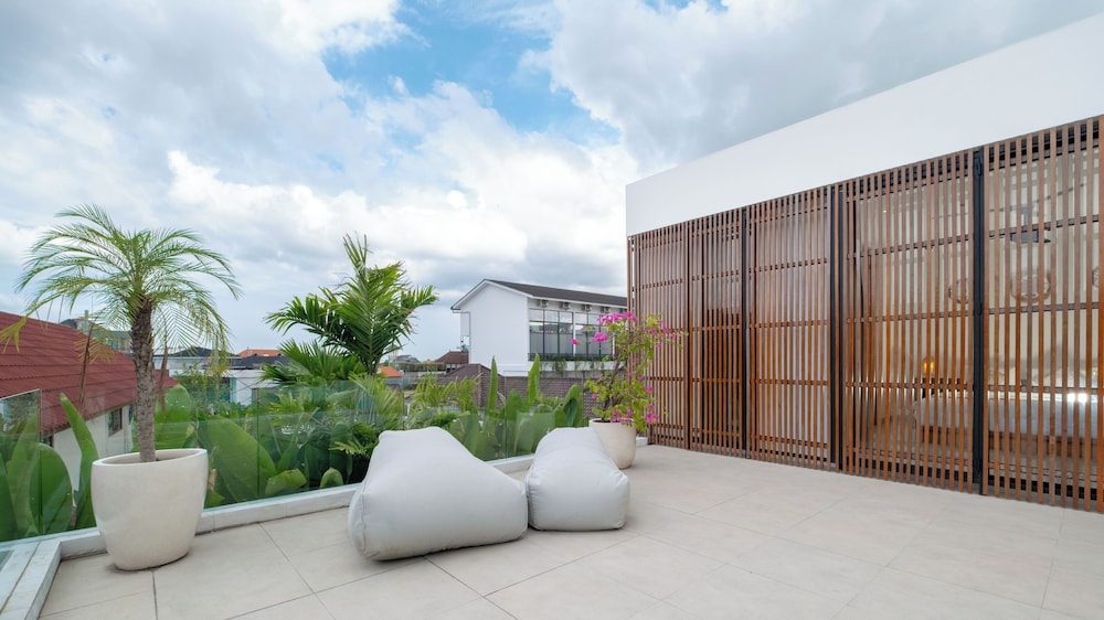 Loona Palm Villas by Villa Finder