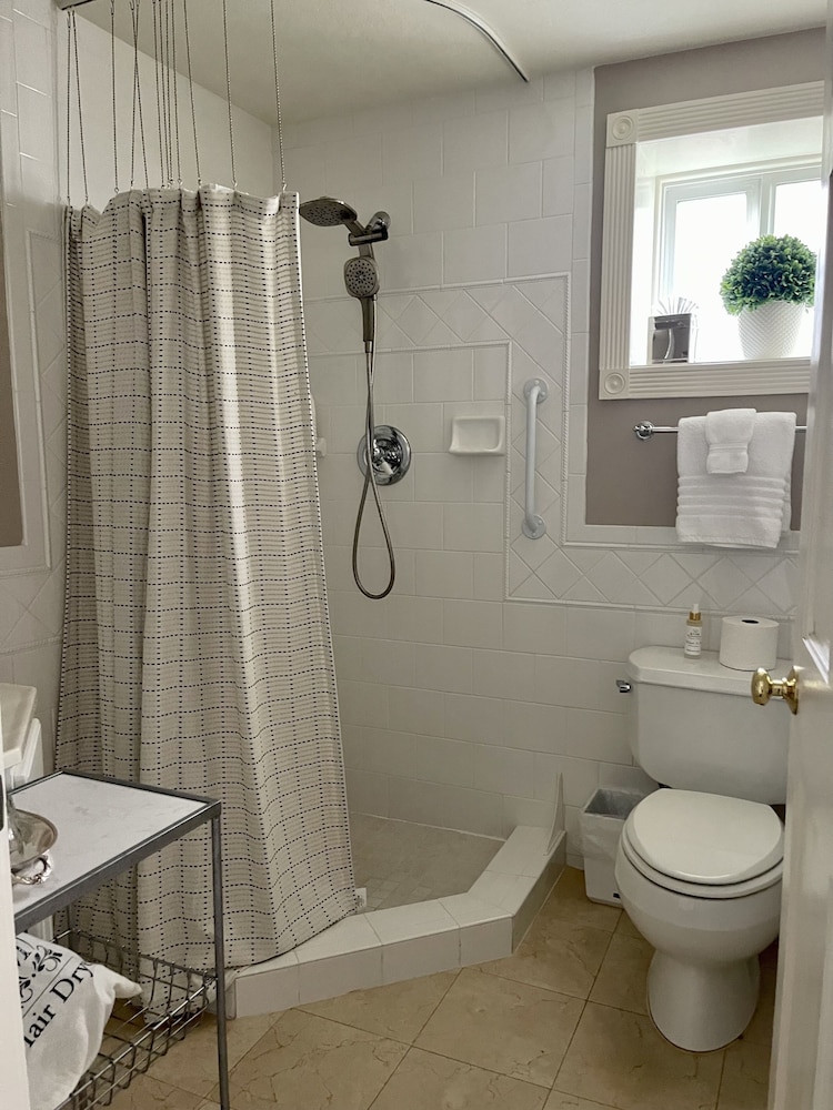 Ashland Vacations - McCall House Boutique Inn - Property Image 6