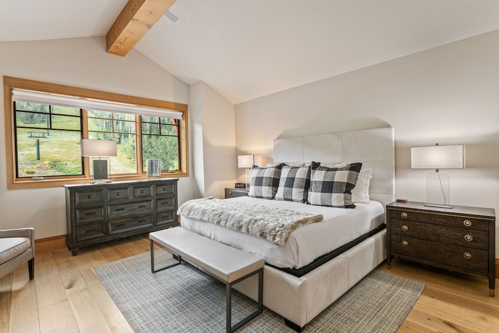 Grand Lodge - Four Bedroom #502 - Ski-in/ski-out 4 Condo