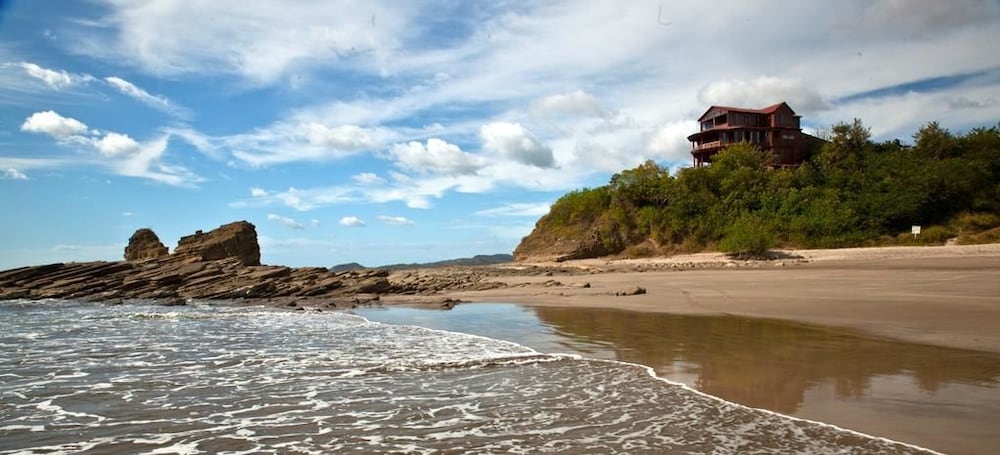 Magnific Rock - Surf Resort & Yoga Retreat Nicaragua - Hostel