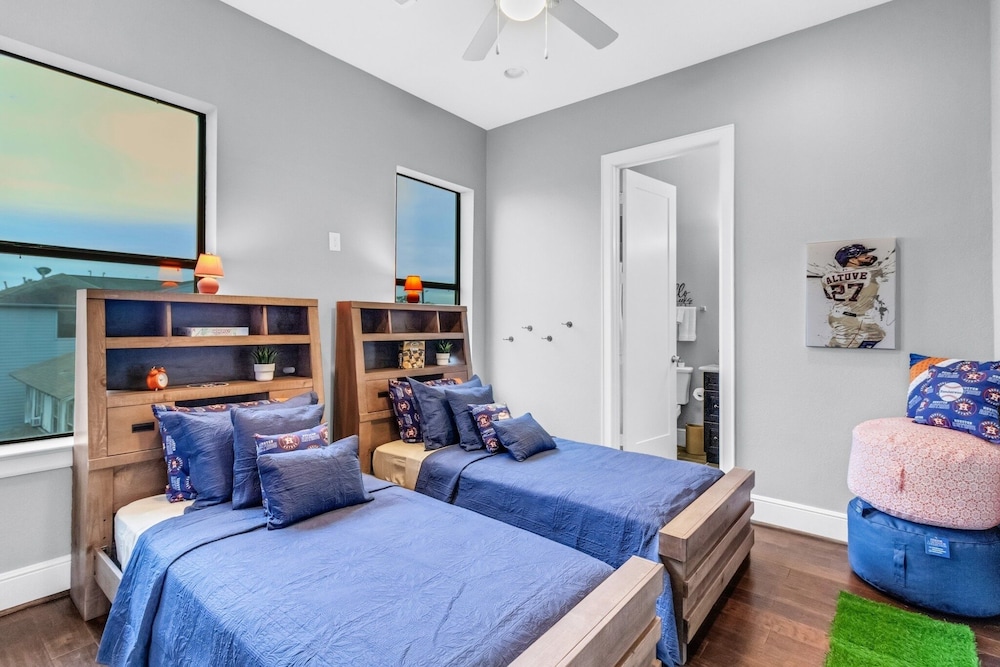 Modern, Houston Inspired House W/ Best Views Of Downtown! - Less Than 1 Mile To Eado/midtown Bars 3 Bedroom Home by Redawning