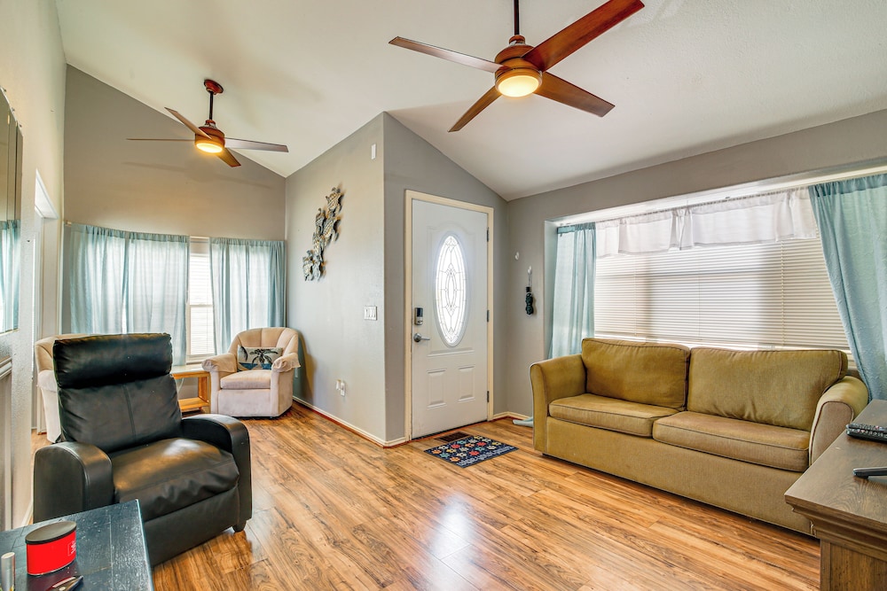 Steps to Bay! Home w/ Pool Access in Port Isabel