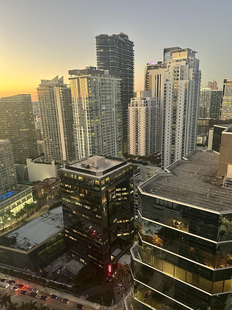 Brickell Floor 31 Sea View-Free Parking by Palermo Home