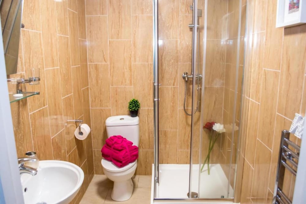 Crawley Vacations - Trivelles Gatwick - Property Image 3