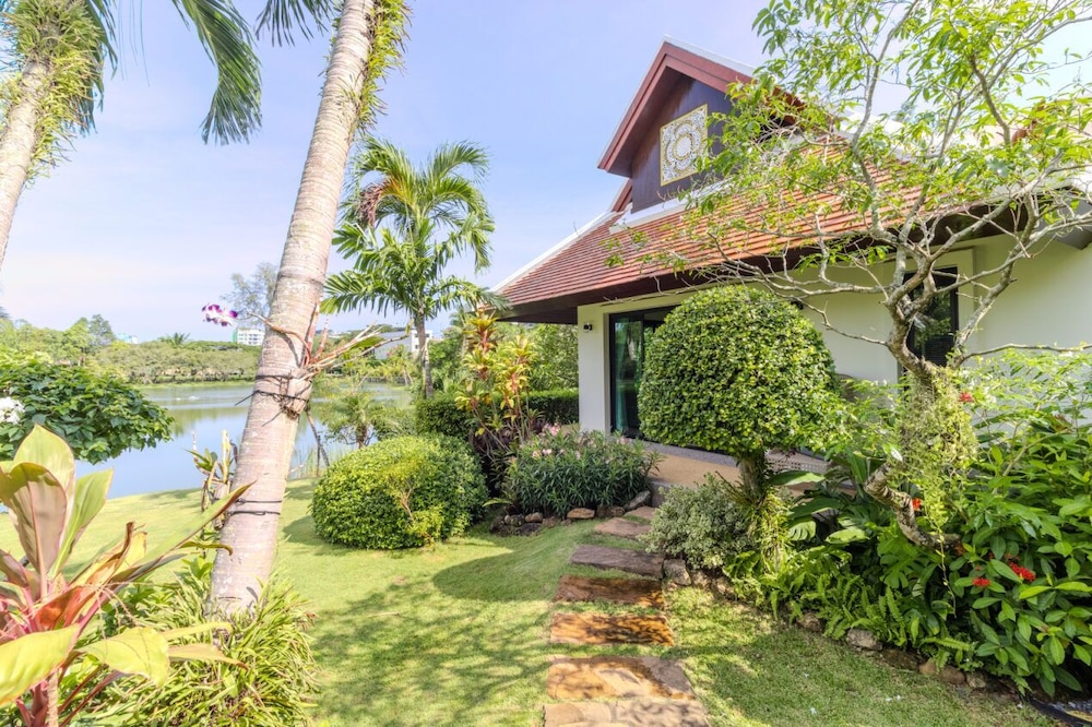 Famous Baan Bua Luxury Estate V238