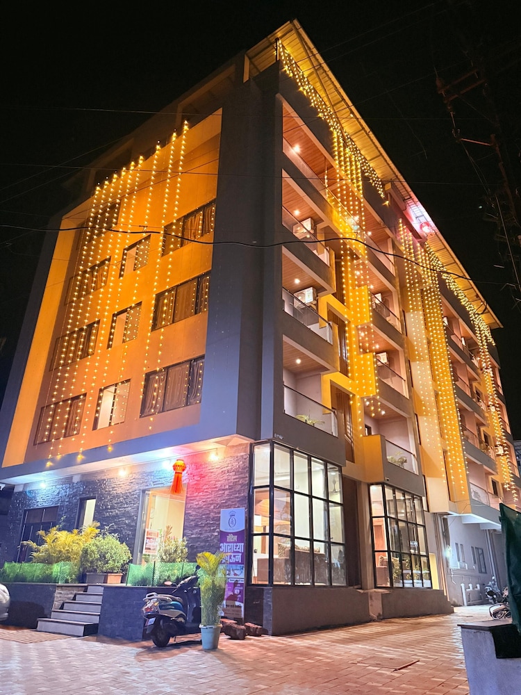 Hotel Aaradhya Crown