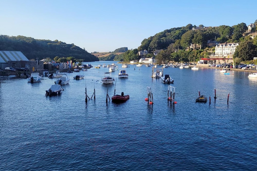 Seaside Escape at Looe Cottage