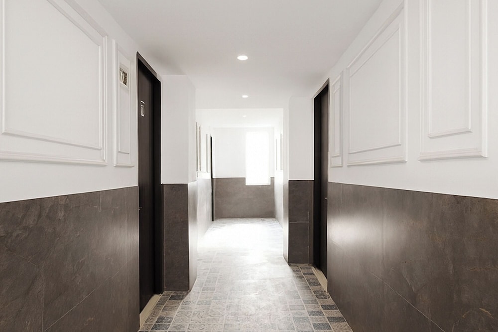 Fabhotel Dream Stay Inn