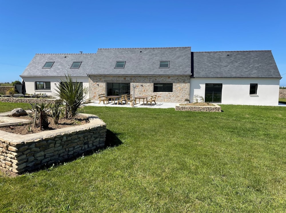 House in Ploudalmezeau With Heated Pool & Beaches