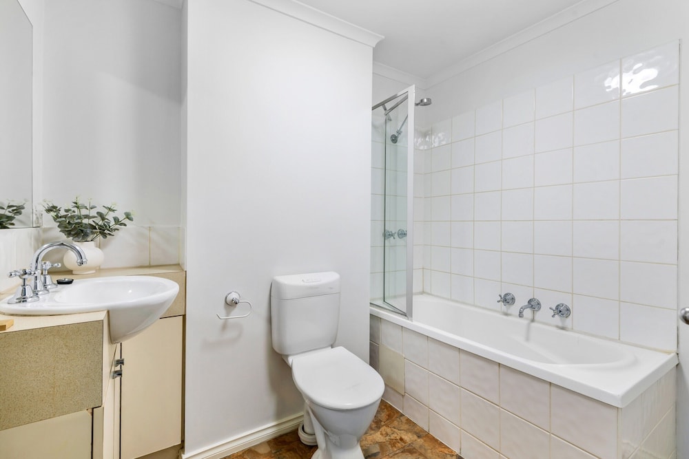 Chic 2-bed Apartment Near Albert Park