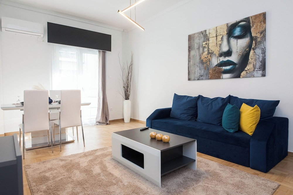Stylish Renovated 2 Bd Apt in Exarcheia
