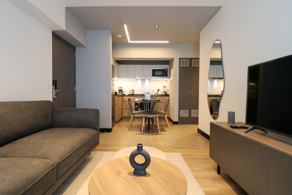 w Fabulous 2BR w Impressive Deco in San Isidro