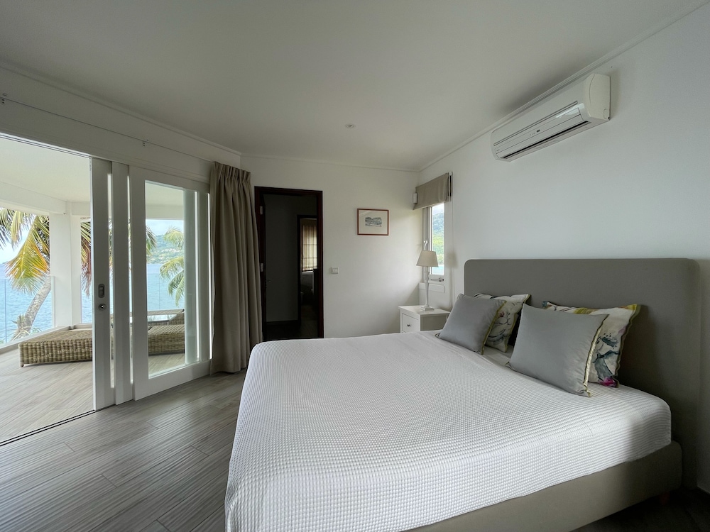 VallonEnd Beach Front Villa photo 3