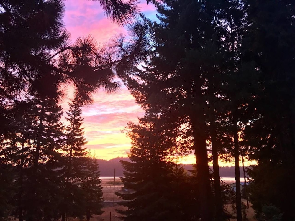 Ashland Vacations - Mountain Pine Cabin - Sleeps 6 - Pet Friendly - Property Image 13