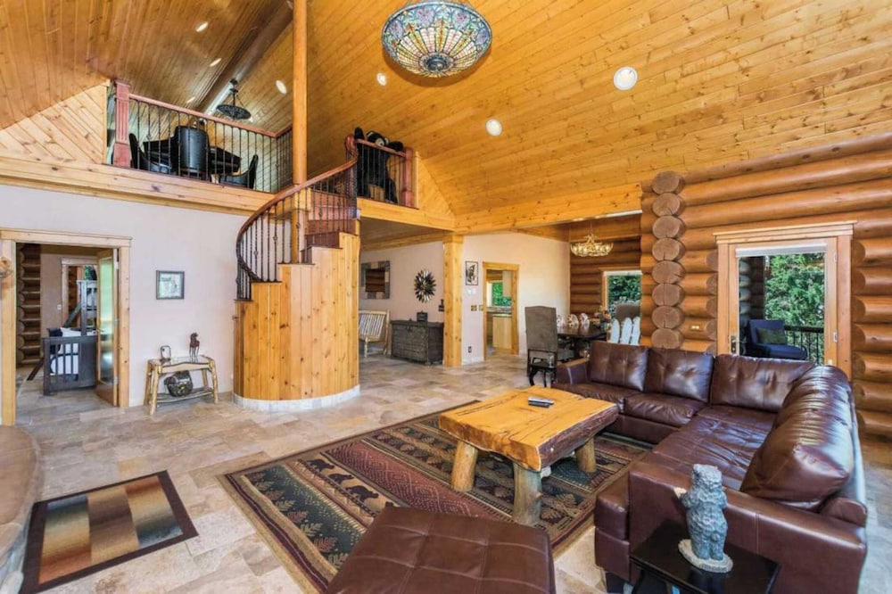 Sleeps 27 2 Homes Near the Lake, Hot Tub + Views Castle Glen Estates