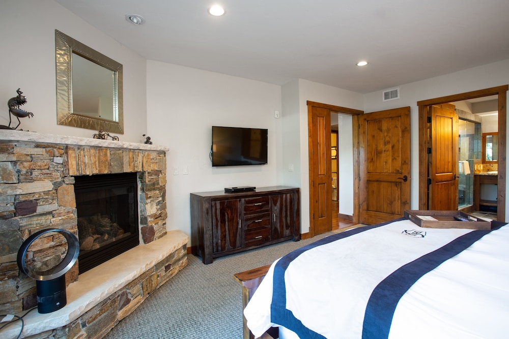 1 Bedroom Condo with Spa - Silver Baron Lodge 1 Condo