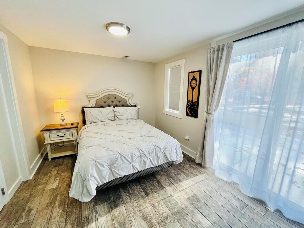 Central Avenue 33476