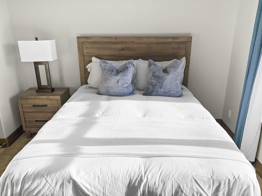 Black Rock Ridge 2 Bedroom Home by RedAwning view 3