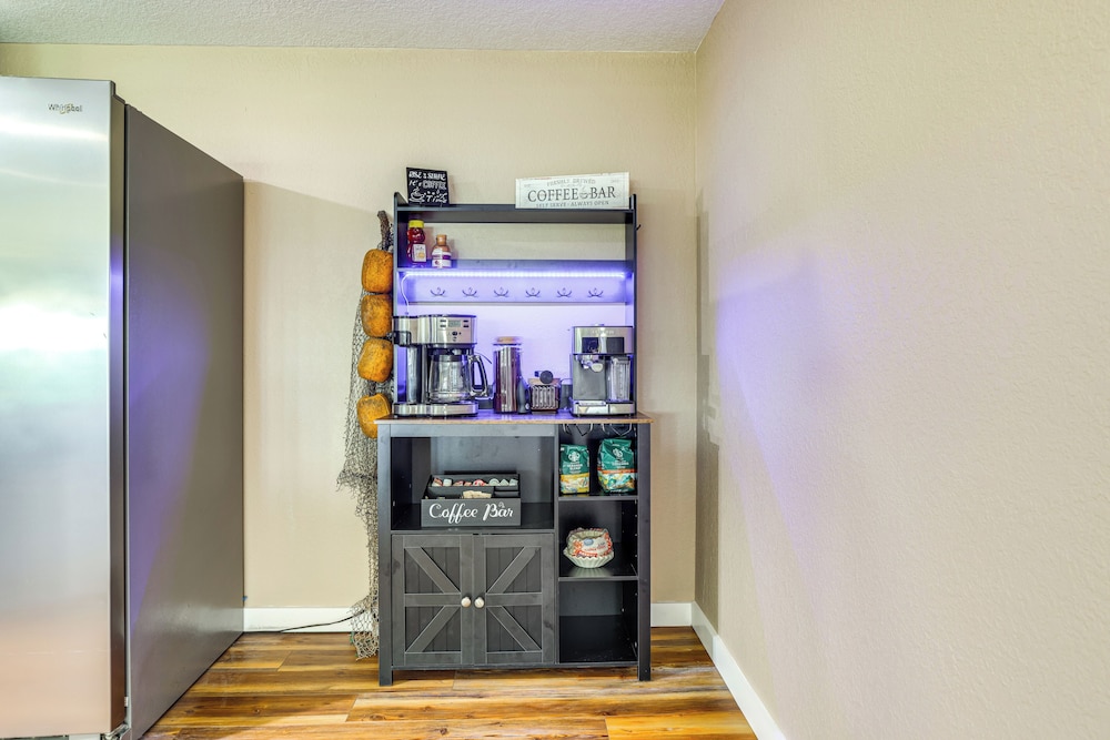 Lakefront Home w/ Hot Tub & Dock in Orlando!
