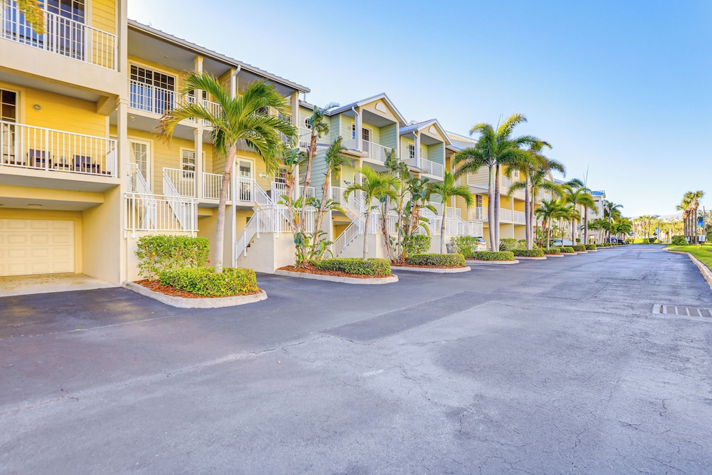 Swim, Fish & Explore: Waterfront Gem in Ruskin