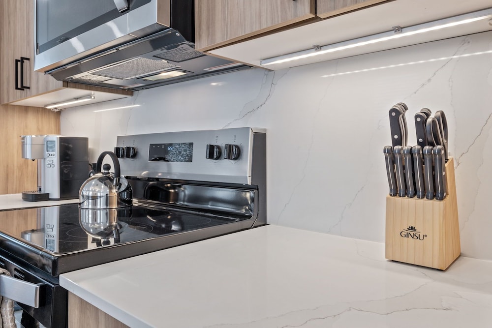 The Continental, powered by Placemakr - Downtown - Market Square