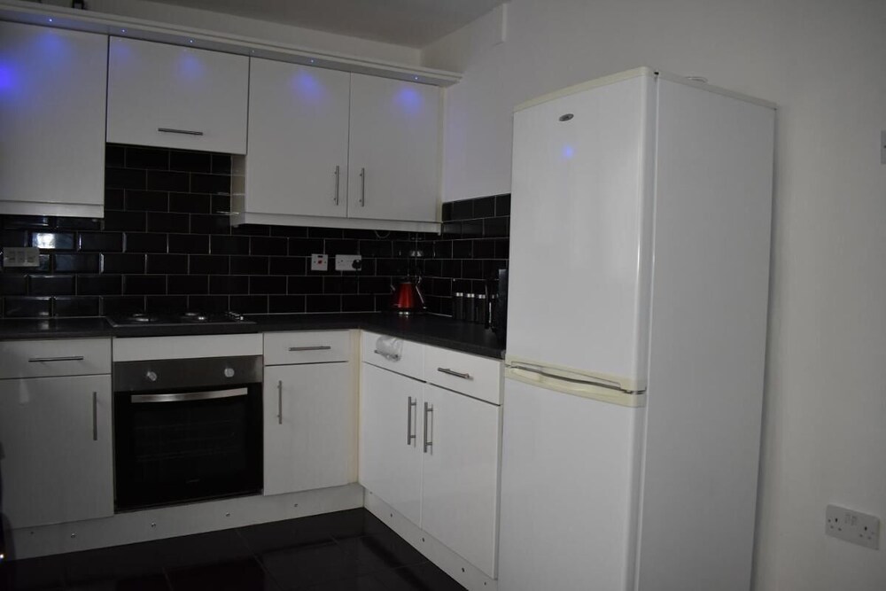 Charming Liverpool Home With Gardens and Parking
