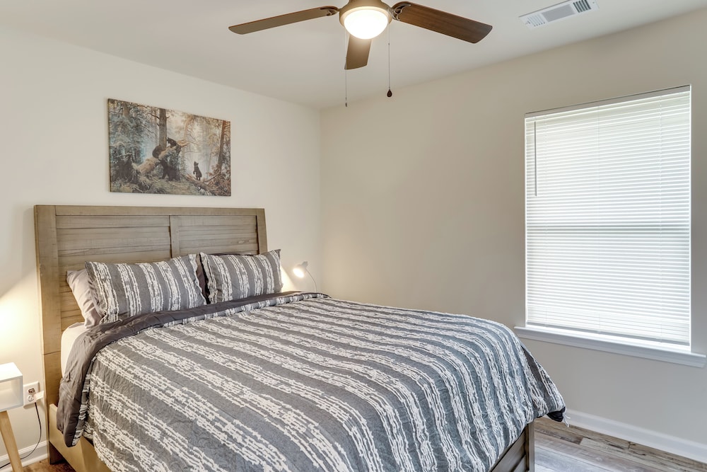 Walk to River: Newly Built Home in Heber Springs!