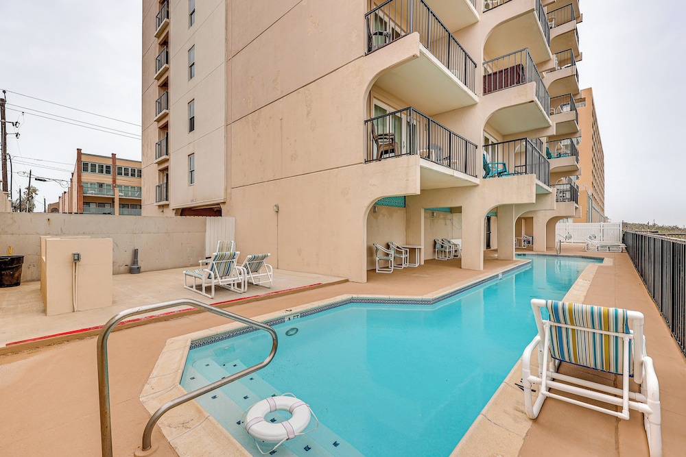 Dogs Welcome: Beachfront South Padre Island Condo