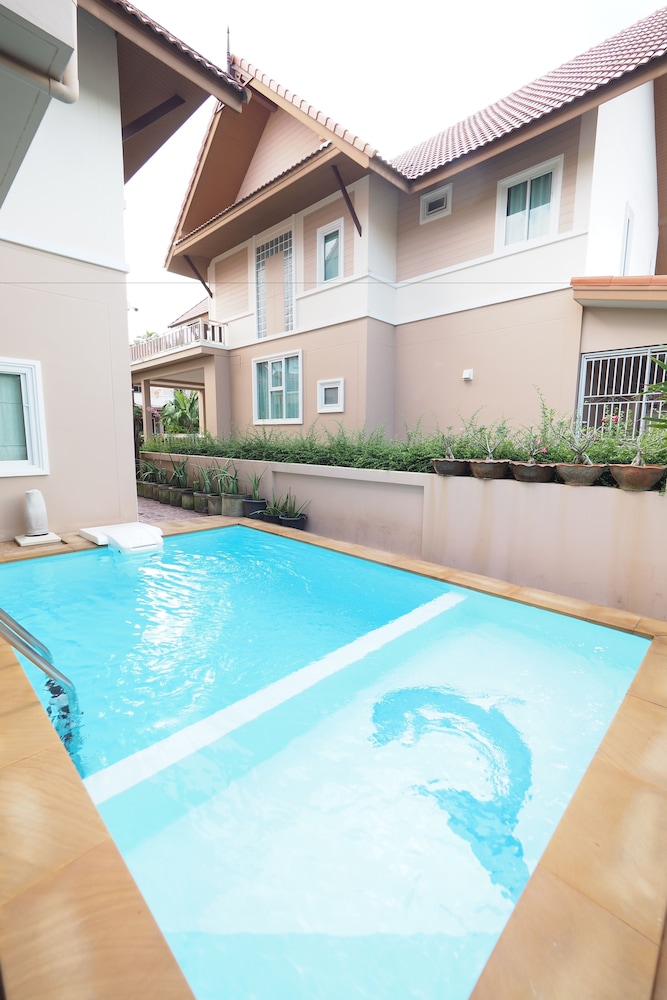 Lana Pool Villa