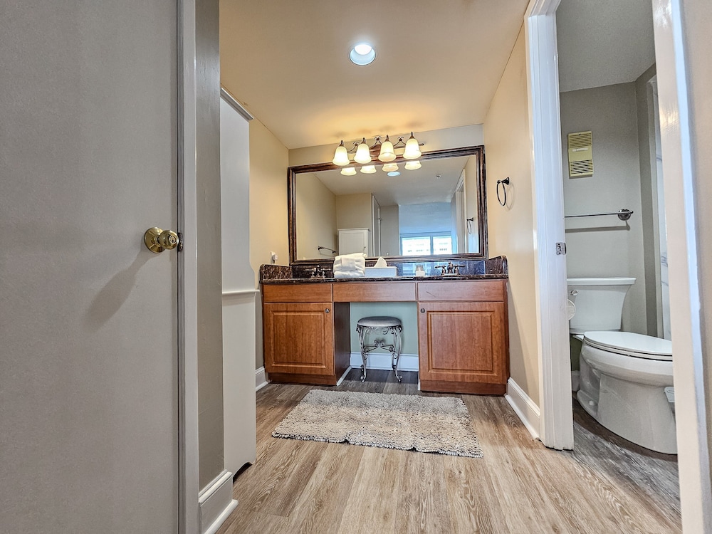 507 South Hampton 2 Bedroom Condo