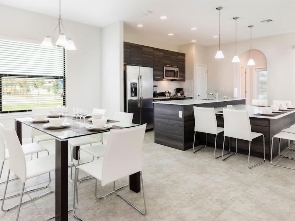 Family Friendly Pool Home Balmoral Resort-6sltsfp1 6 Bedroom Home by RedAwning